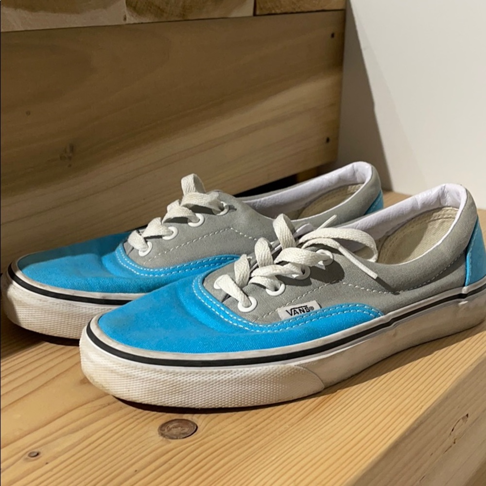 Woman’s Vans size 6